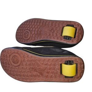 size 5 youth Heelys Black and Yellow Men's Shoes